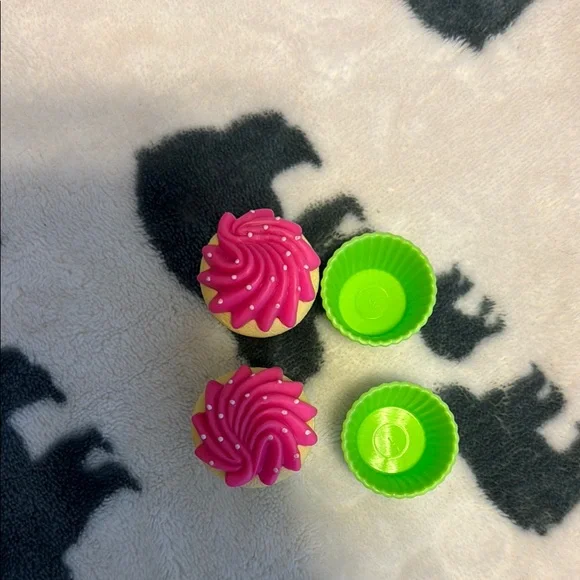 American girl doll Pink Frosted Cupcake food - Picture 2 of 2